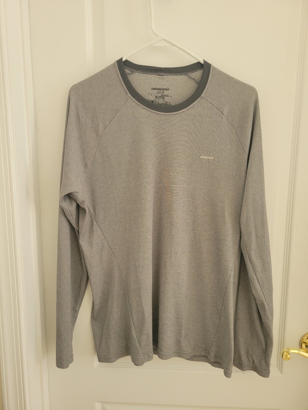 Patagonia Mens L Gray Striped Long Sleeve Crew Neck Active Hiking Tee Shirt Larg